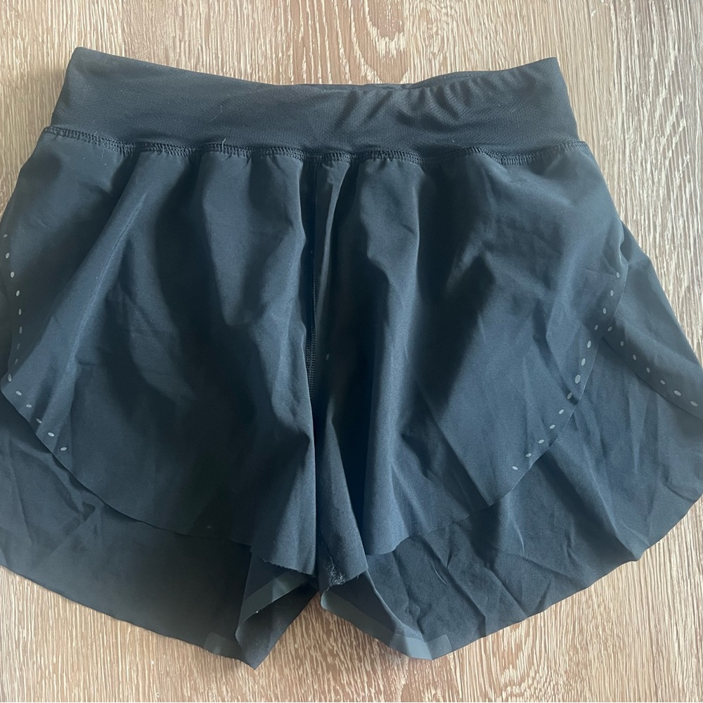 Lululemon Find Your Pace short